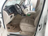 سيارة عائلية مستعملة من نوع VXR موديل 2018 للبيع.
